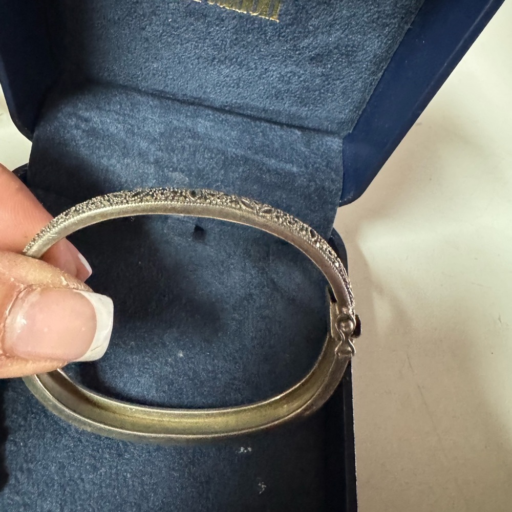 Silver marqusitte bangle
